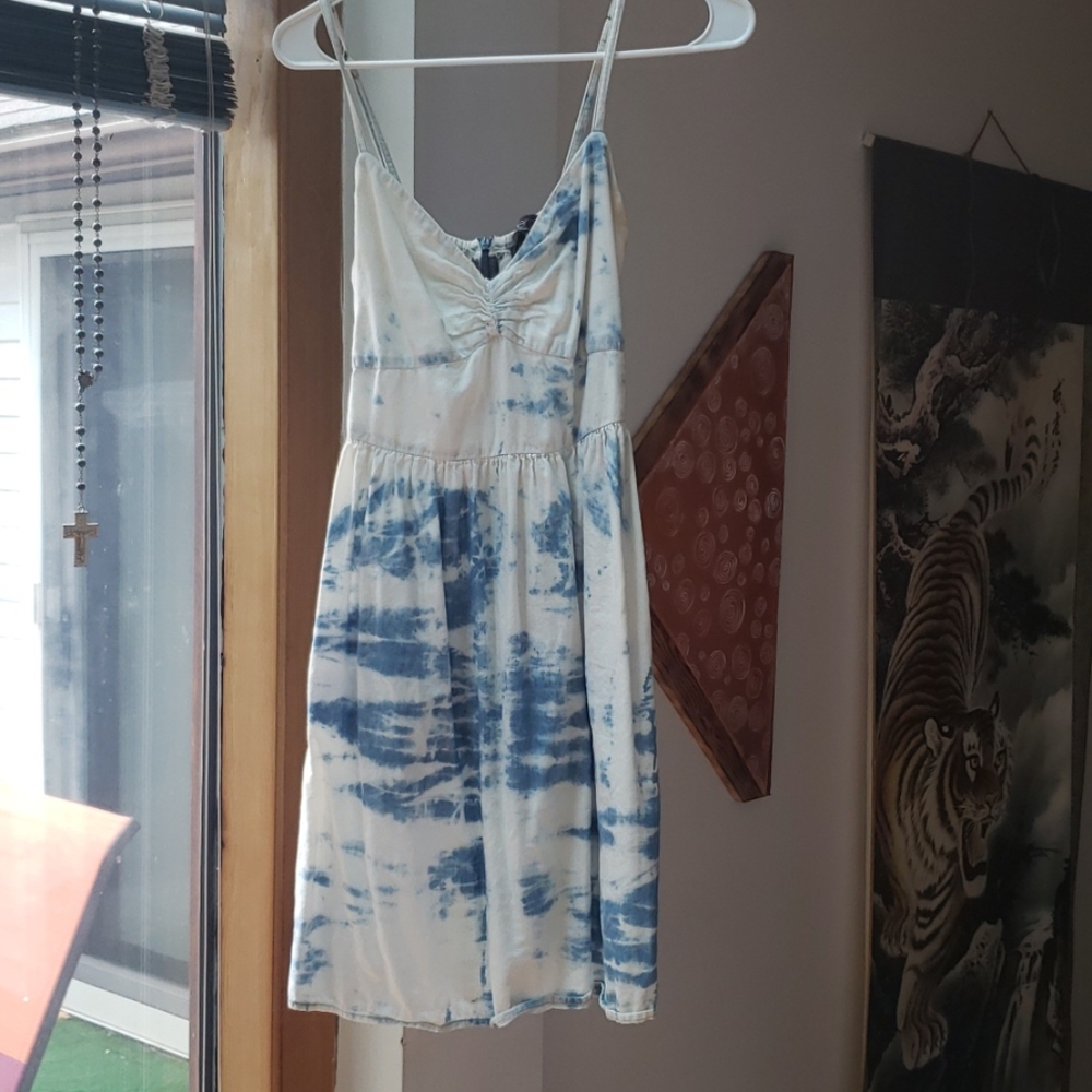Dress - Picture 1 of 3